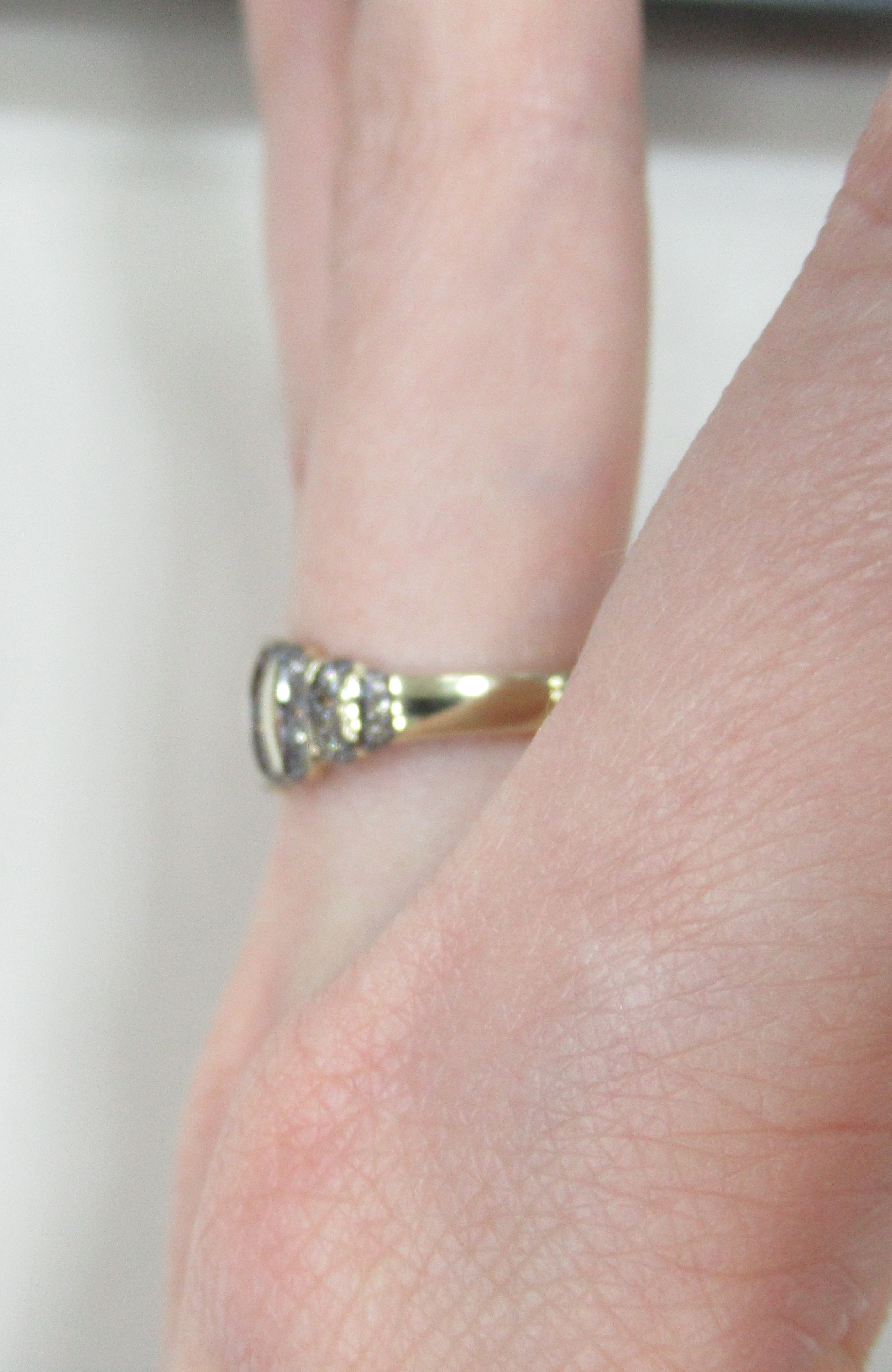 Кольцо из желтого золота с коньячными бриллиантами